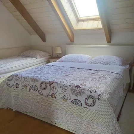 Vidiecky Dom Na Jablonci Hrusov