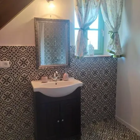 Vidiecky Dom Na Jablonci * Hrusov