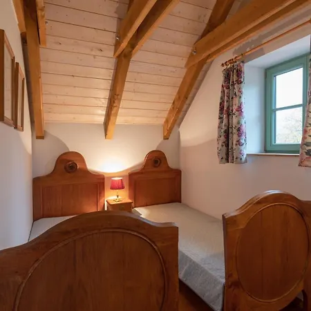 Vidiecky Dom Na Jablonci Hrusov