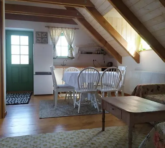 Vidiecky Dom Na Jablonci Hrušov